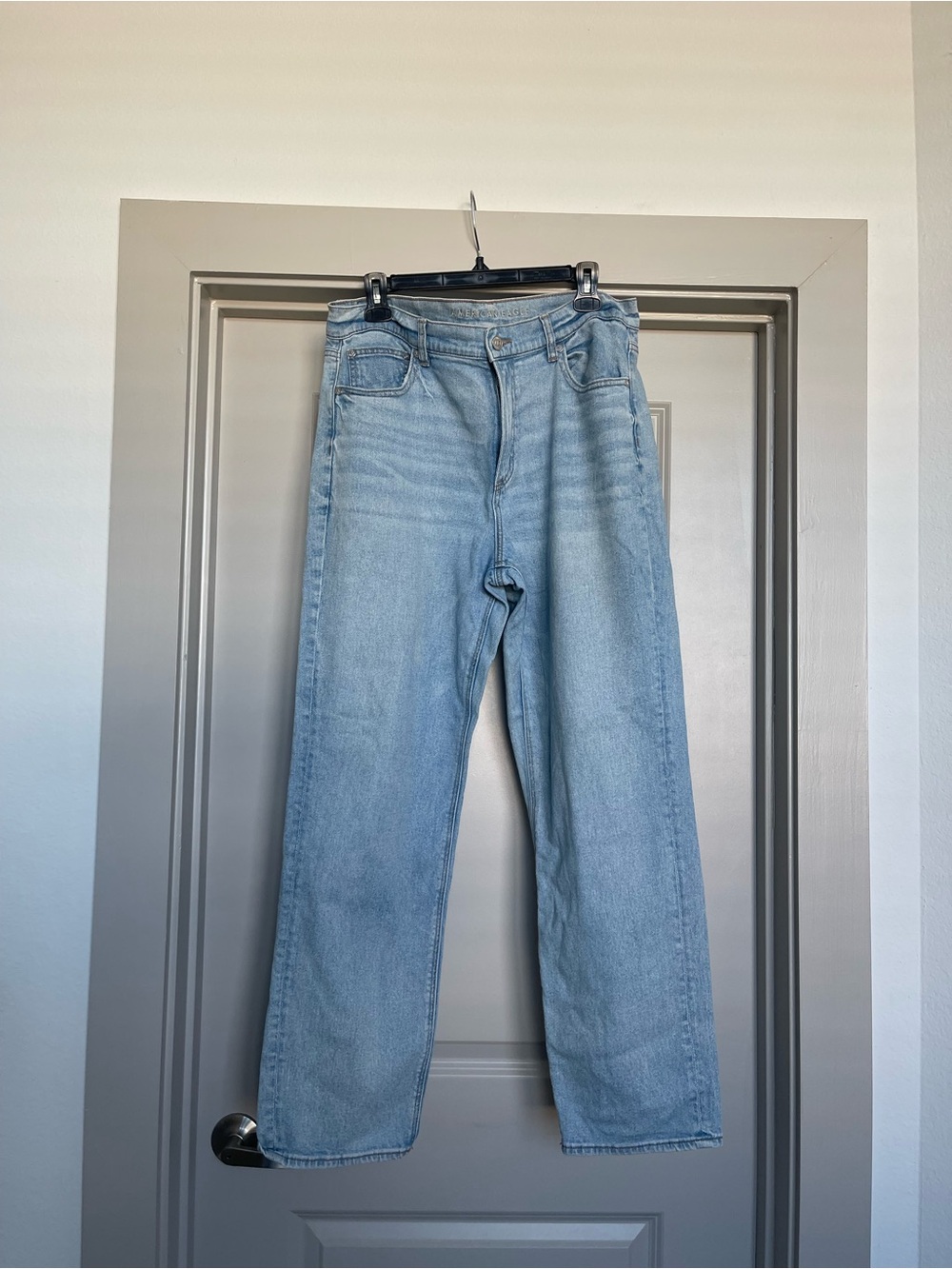 American Eagle Outfitters Light Wash Super High Rise Straight Jean